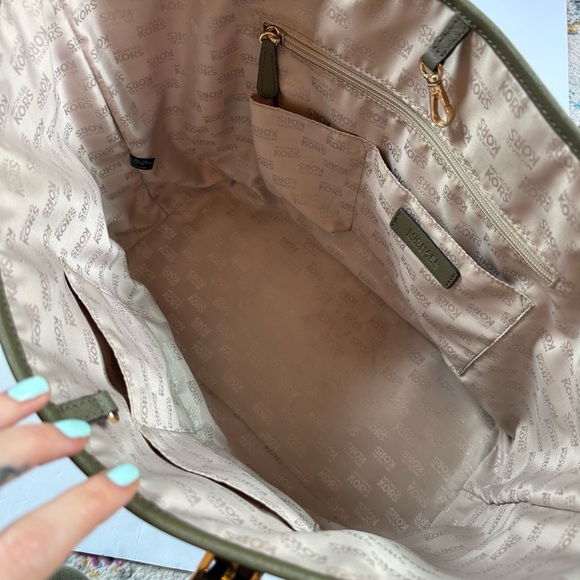 Michael Kors Jet Set Travel Tote In Olive Green - Picture 9 of 11